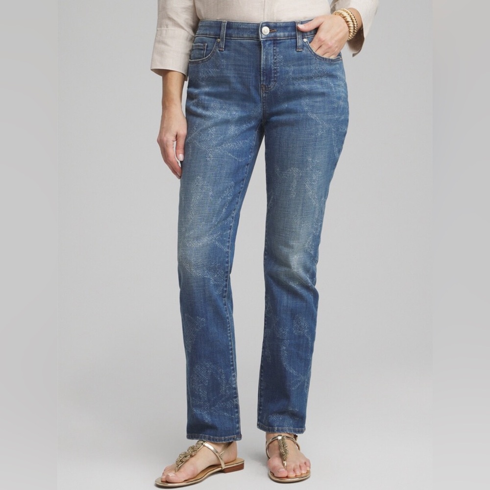NWT Chico’s Newberry Indigo 2R So Slimming Girlfriend Slim Leg Jeans Trendy